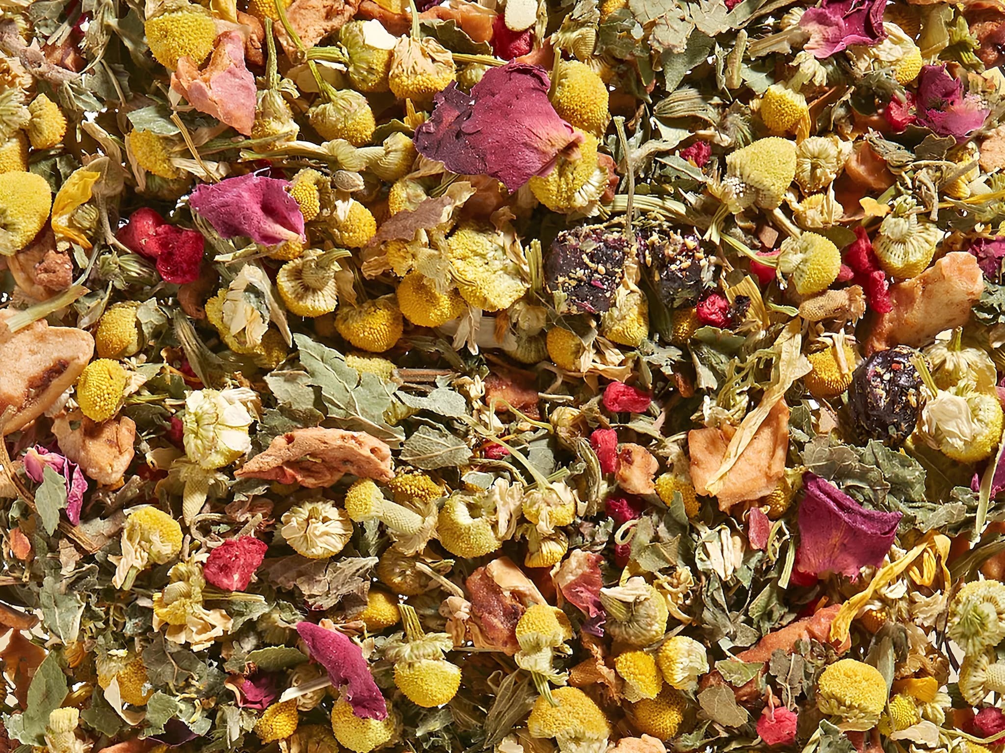 Evening Blossom koffeinmentes gyógynövény szálas tea kamillavirággal, bodzával és bogyókkal, 100g és 250g kiszerelésben