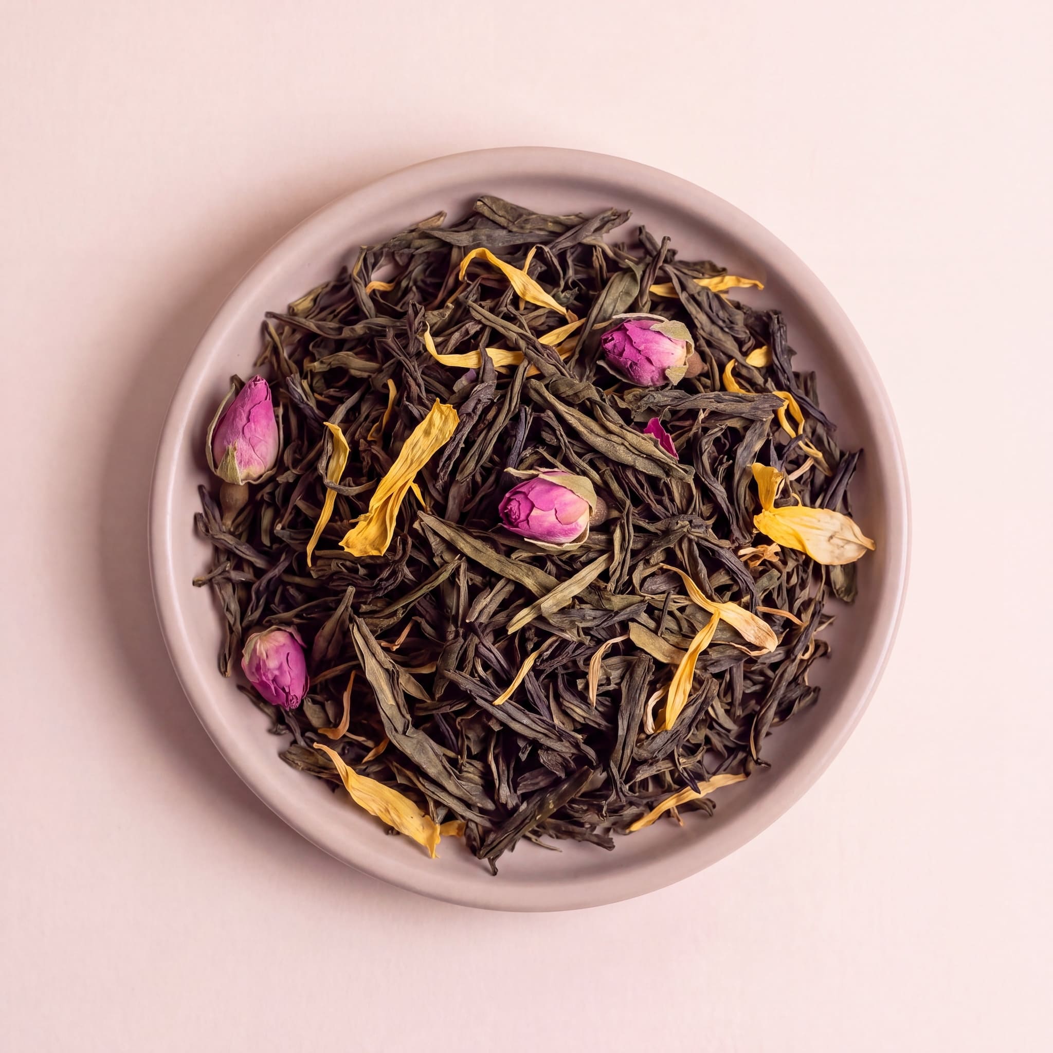 Kaktuszgyümölcs-Mangó zöld tea szálai közelről