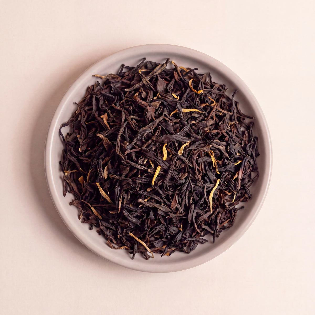 Lapsang Suchong fekete tea szálai közelről