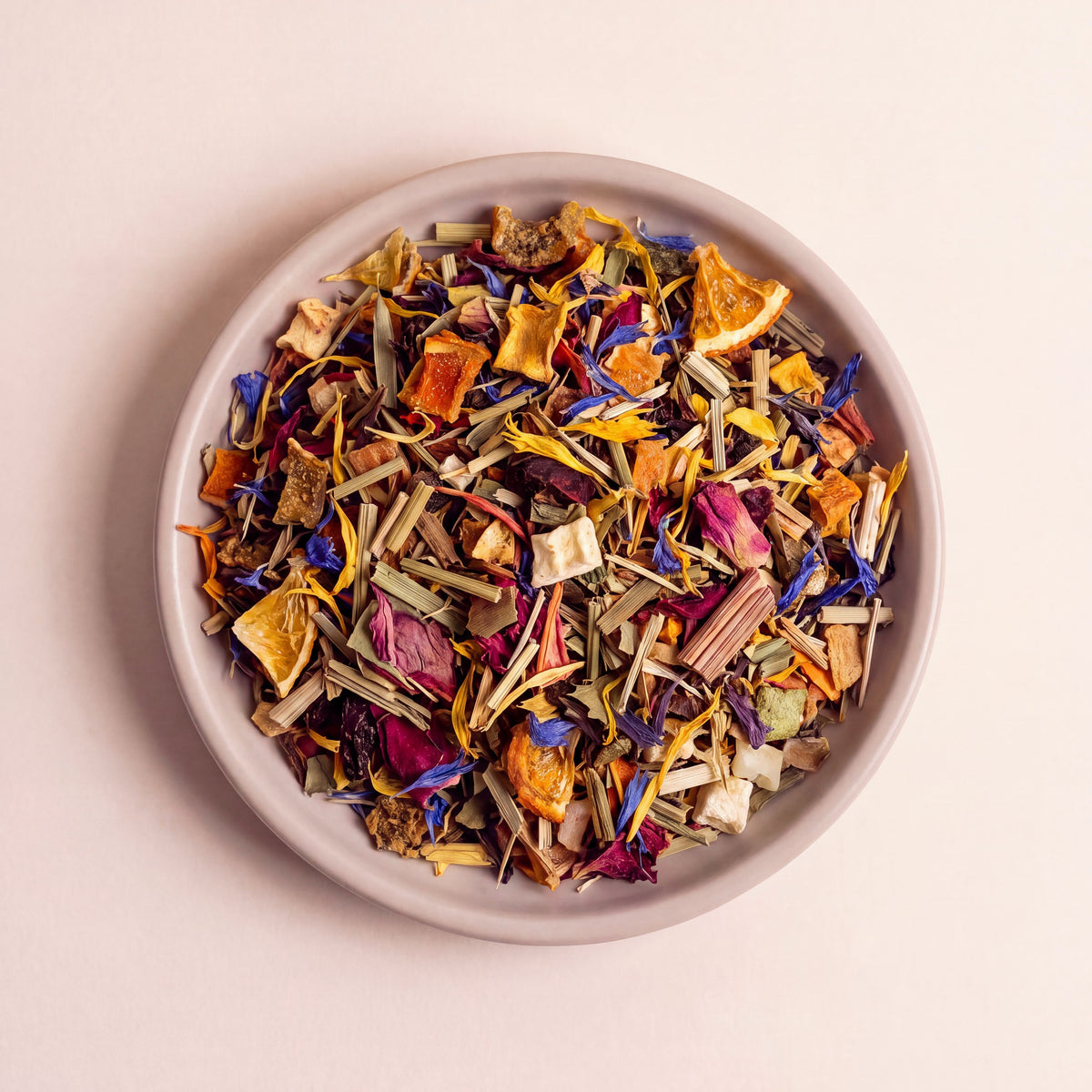 Mandarin-Mangó Reserve tea szálai közelről