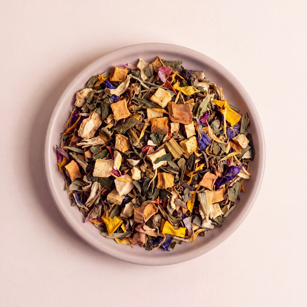 Mangó-Gyömbér Infusion tea szálai közelről