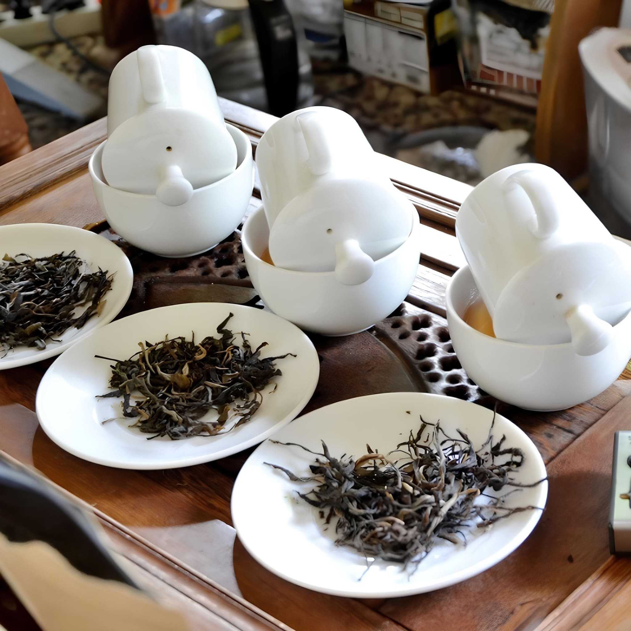 Tea Taster próbakészlet használat közben – a teát forró vízzel felöntik a csészében