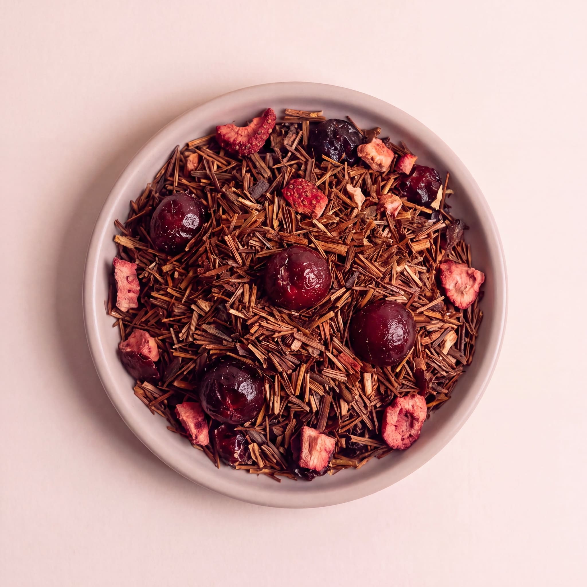 Tőzegáfonya Rooibos tea szálai közelről