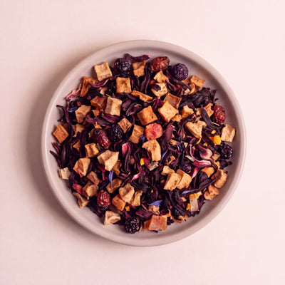 Bora Bora Eper-Mangó gyümölcstea szálai közelről