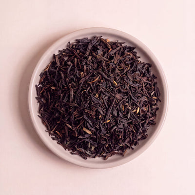 Earl Grey fekete tea szálai közelről