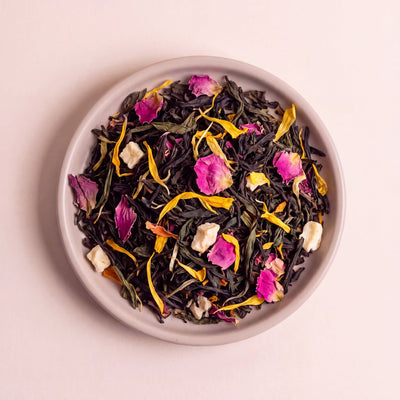 Éjszaka Gyöngye tea szirmai és szálai közelről