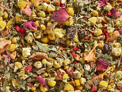 Evening Blossom koffeinmentes gyógynövény szálas tea kamillavirággal, bodzával és bogyókkal, 100g és 250g kiszerelésben