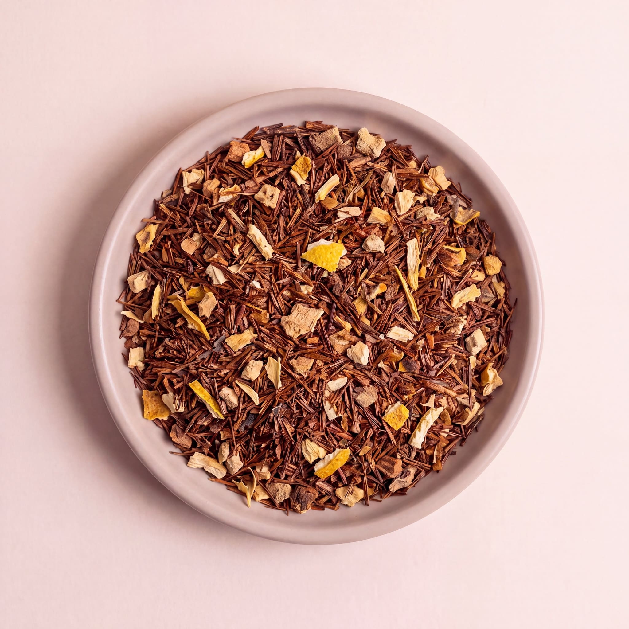 Gyömbér-Citrom Rooibos tea szálai közelről