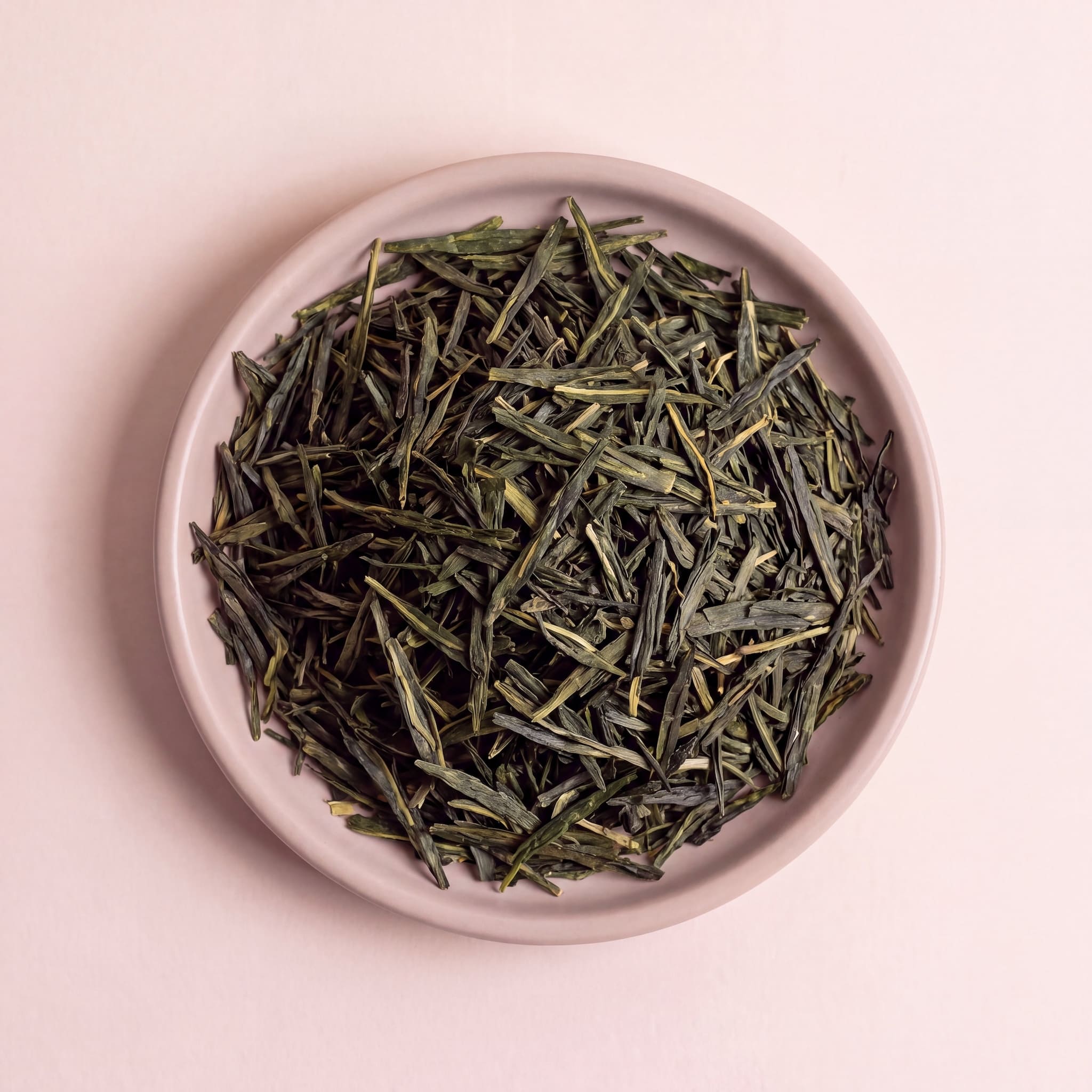 Japán Bancha zöld tea levelei közelről