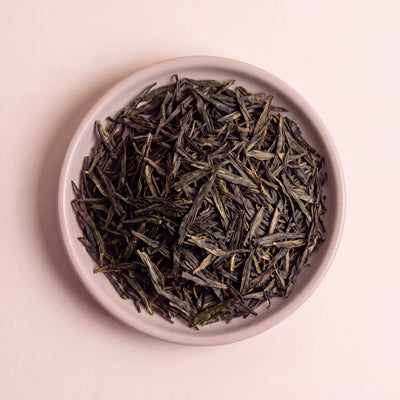 Kínai Sencha zöld tea levelei közelről