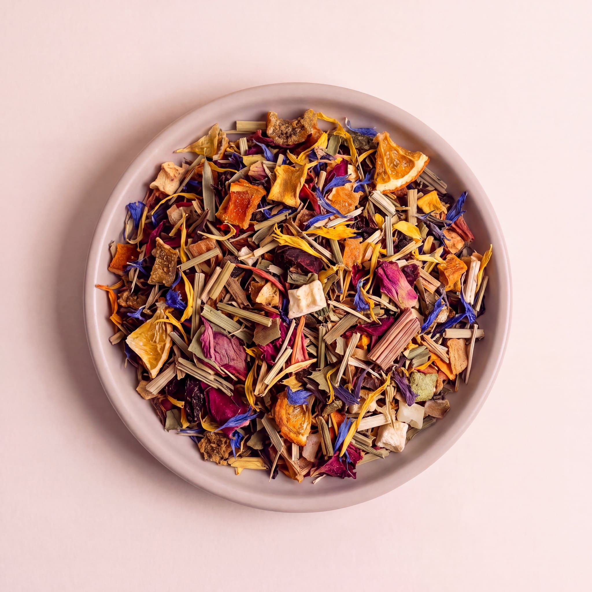 Mandarin-Mangó Reserve tea szálai közelről