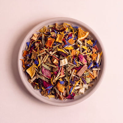 Mandarin-Mangó Reserve tea szálai közelről