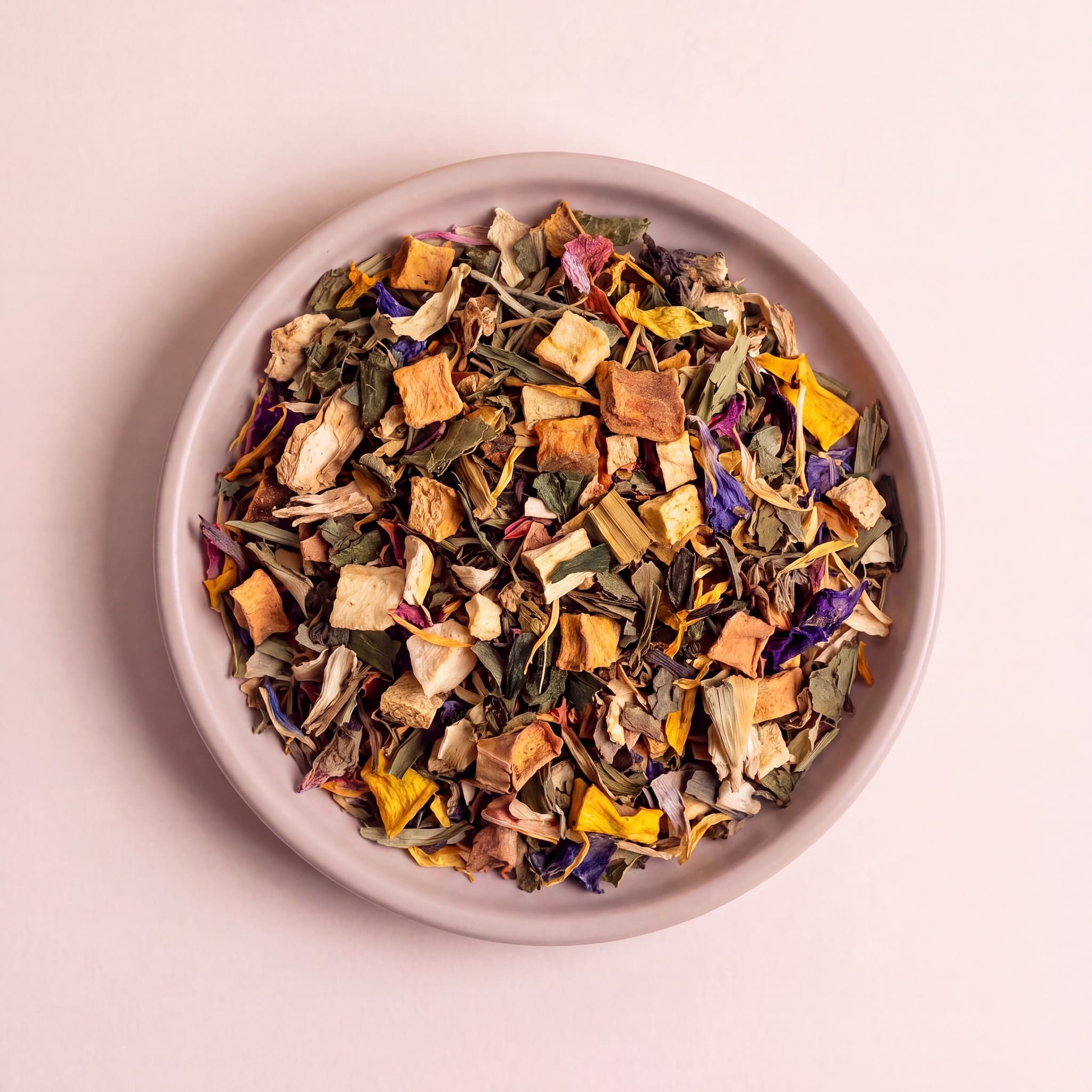 Mangó-Gyömbér Infusion tea szálai közelről