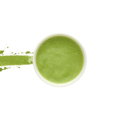 Asamizu Kuroju Fekete Gyöngyszem matcha elkészítve, sűrű habbal és selymes textúrával