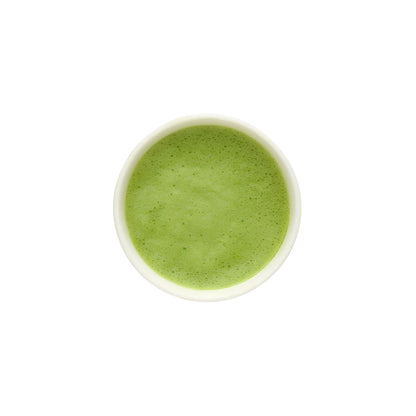 Asamizu Kuroju Fekete Gyöngyszem matcha elkészítve, sűrű habbal és selymes textúrával