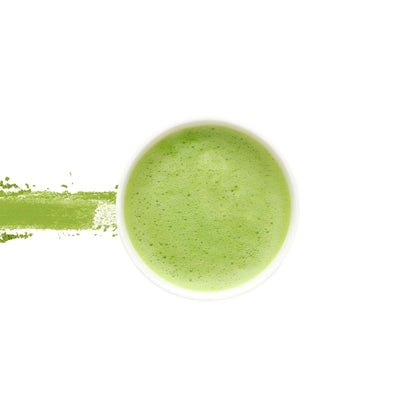 matcha china taishan tea elkészítve, habos, élénkzöld ital, gazdag antioxidánsokban, frissítő és energizáló hatású