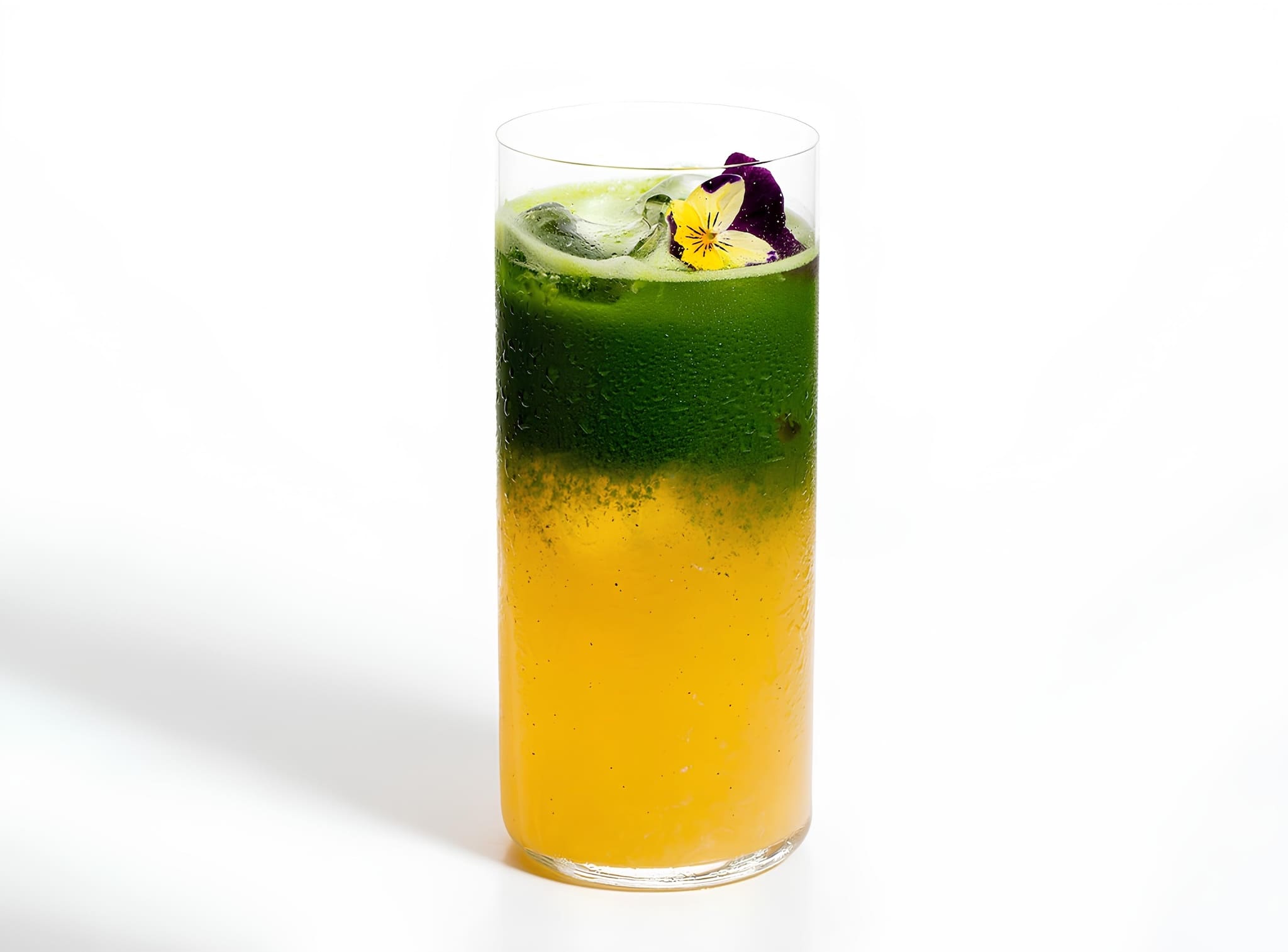 Lemon Yuzu Matcha elkészítve, hidegen limonádénak