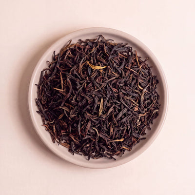 Orosz Keverék fekete tea szálai közelről