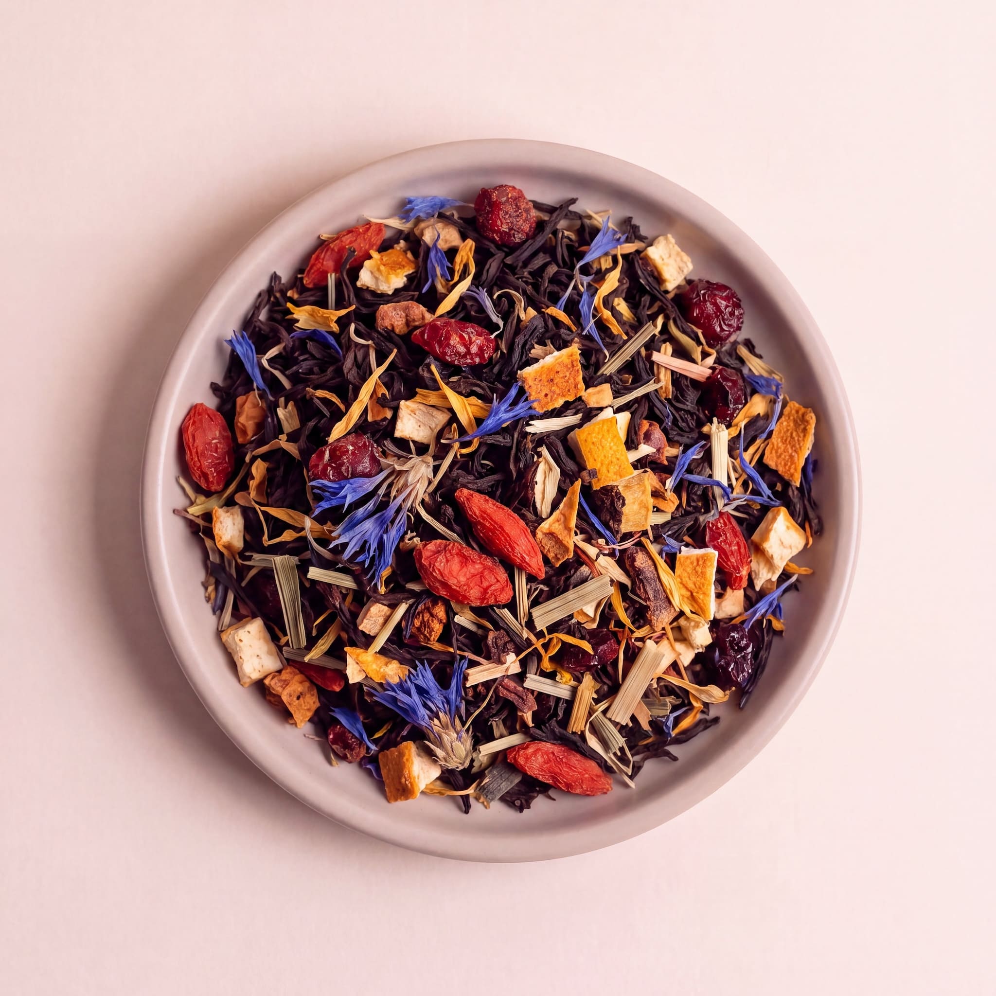 Szeder-Bergamot Botanical tea szálai közelről